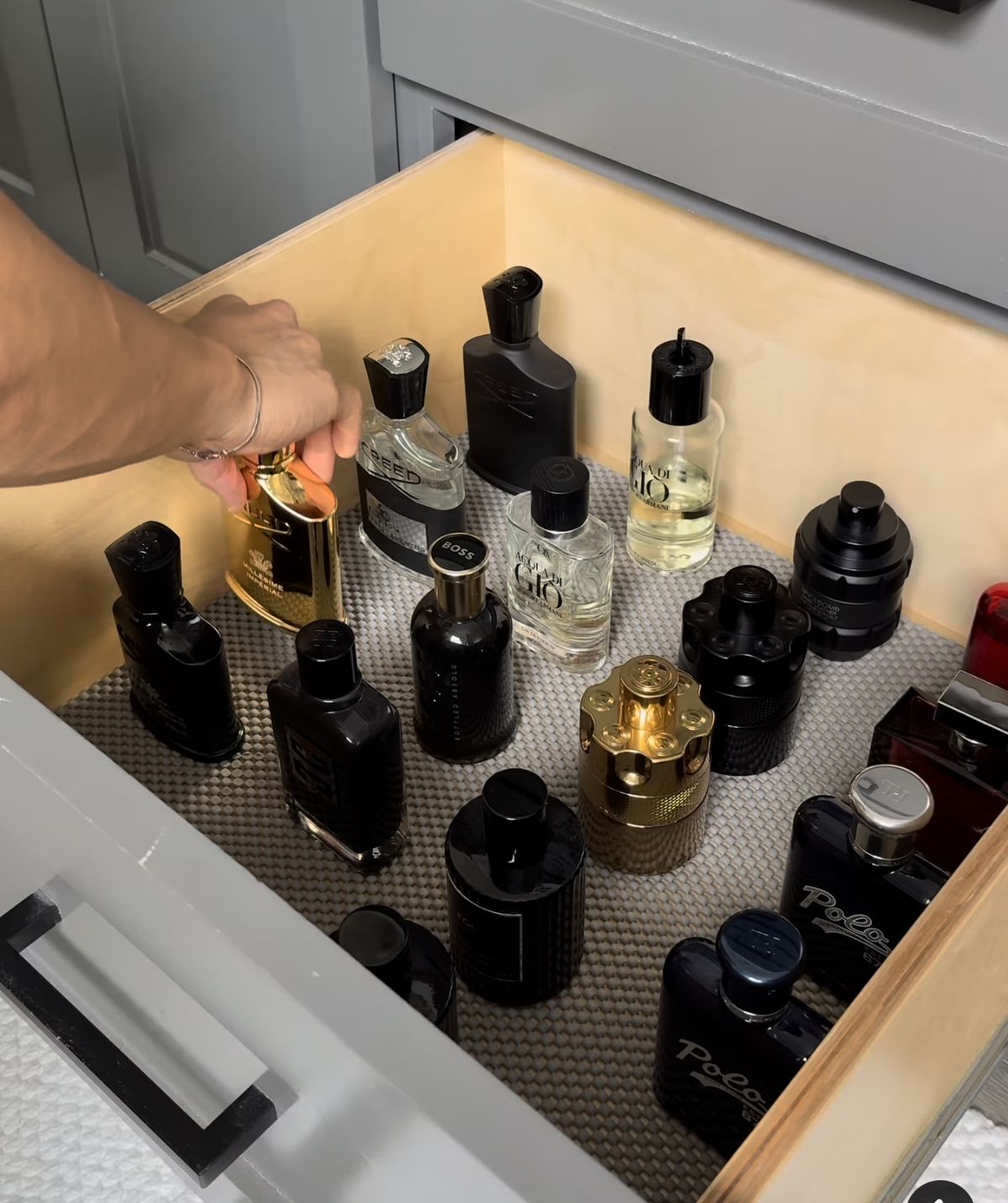 Designer vs. Niche Fragrances: What’s the Difference and Which One Is Best?